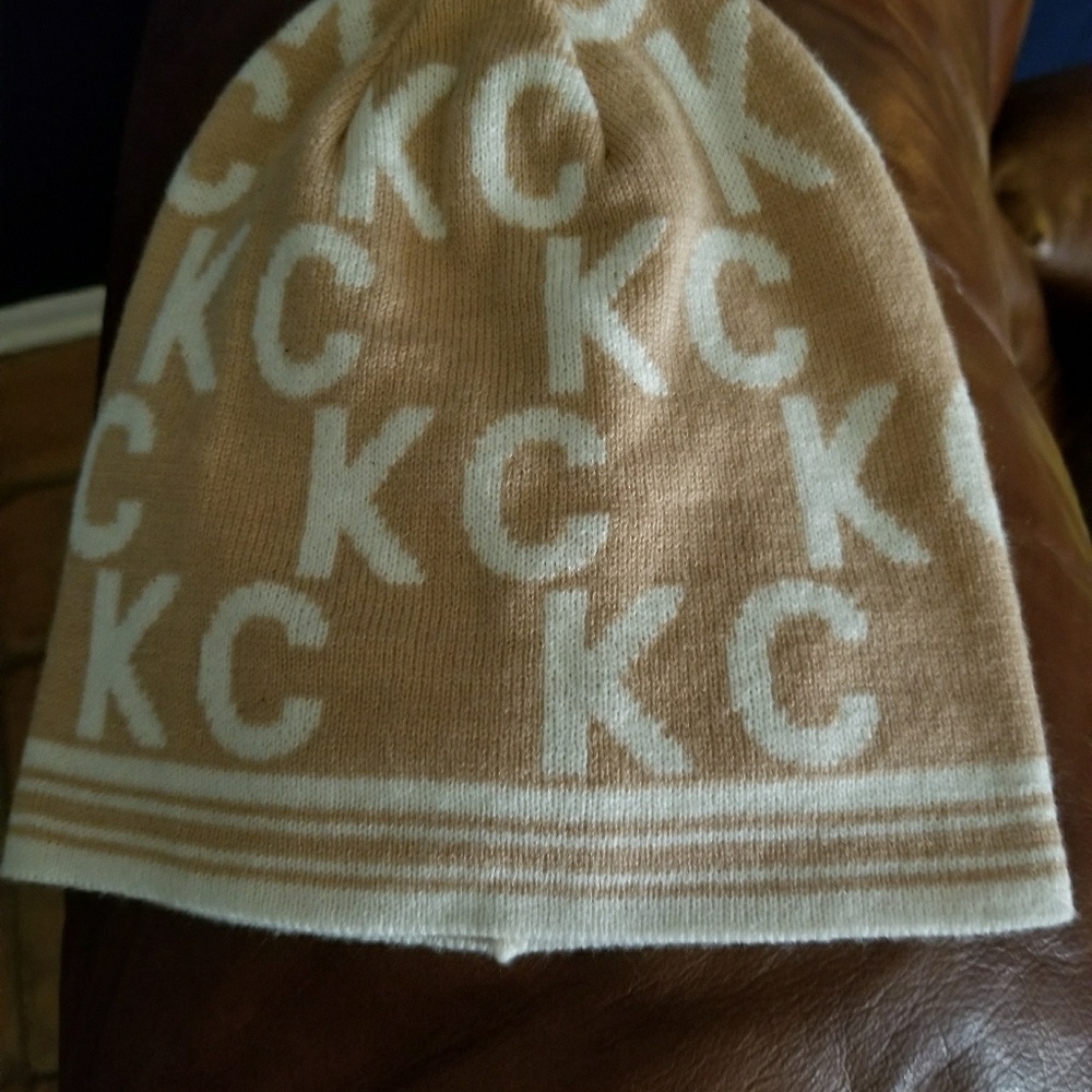 NWOT Kenneth Cole Beanie.Never worn!